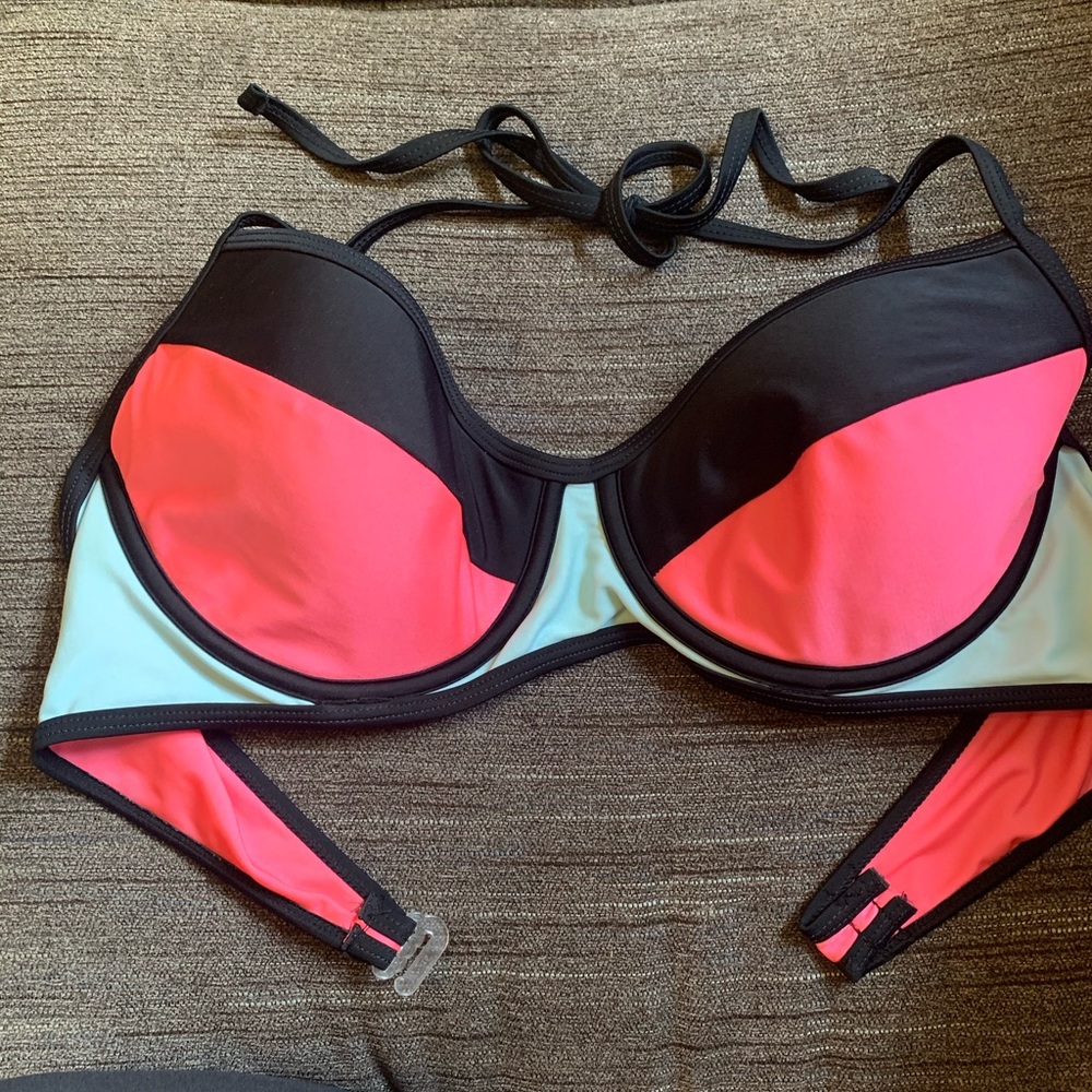 SOHO bathing suit top size XL